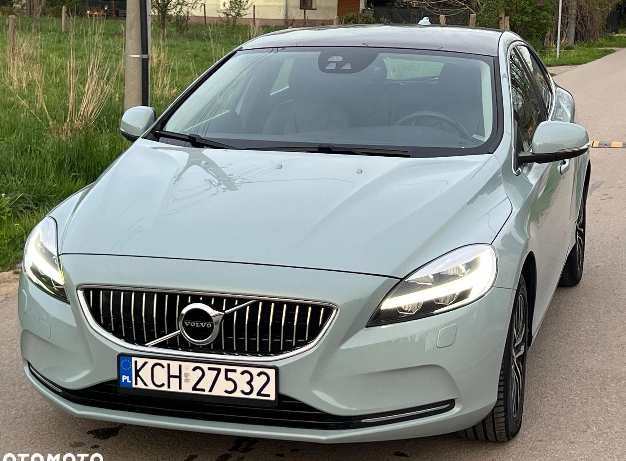 Volvo V40 cena 59900 przebieg: 165500, rok produkcji 2017 z Chrzanów małe 781